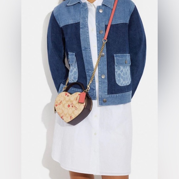 NWT never being open still in plastic Coach Heart Cheap Crossbody bag 💕SOLD💕 - Picture 2 of 9